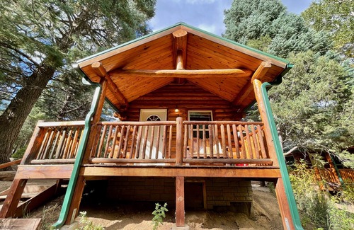 Coaldale Cabin | Secluded Creekside Cabin