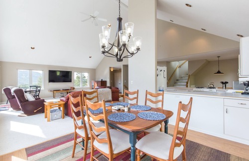 Ridgway House | Secluded Creekside Mountain Home-Views- Private Deck-AC STR2024-009