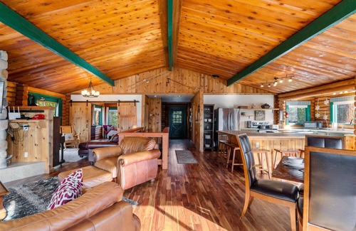 Leavenworth House | Secluded Custom Log Home with Intoxicating Views