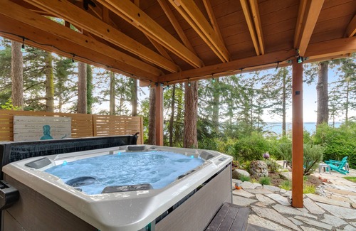 Coupeville House | Secluded dog-friendly studio with free WiFi, kitchenette & nearby beach access