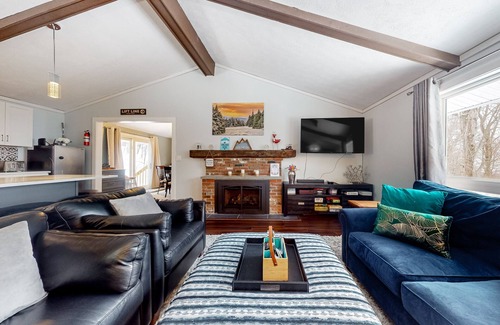 Wilmington House | Secluded dog-friendly home with two living rooms, chef's kitchen, smart TVs, W/D