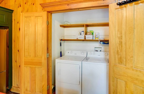 Tannersville Cabin | Secluded Elka Park Cabin: Hot Tub & Fire Pit!