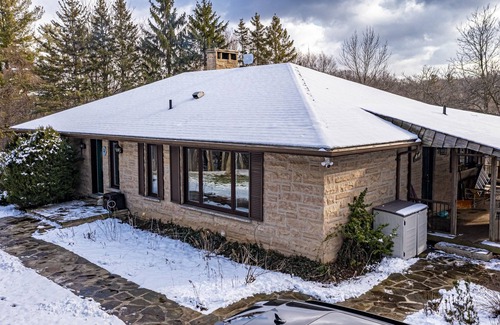 Hamilton Other | Secluded Farmhouse Getaway in Beautiful Conservation Area