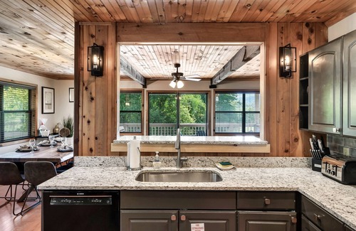 Townsend Cabin | Secluded fully renovated large cabin, with gorgeous mountain views, 5BD, 4BA