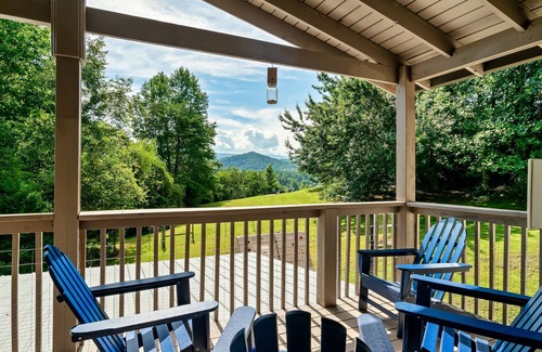 Townsend Cabin | Secluded fully renovated large cabin, with gorgeous mountain views, 5BD, 4BA