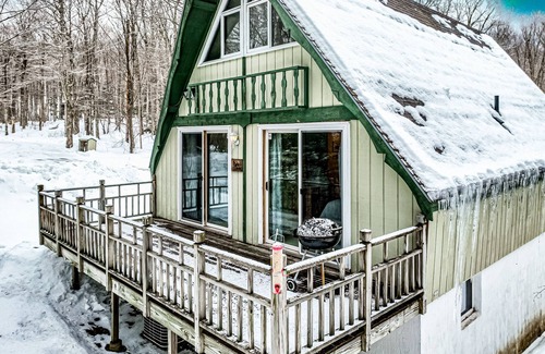 Waitsfield Apartment | Secluded getaway on 2.5 acres with private patio, WiFi, & quiet location