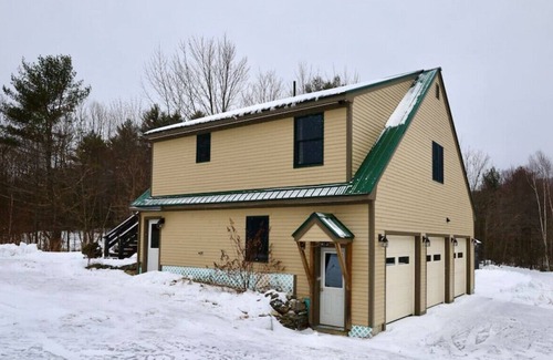 West Paris Apartment | Secluded Guest House