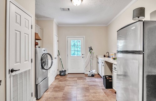 Mayhew House | Secluded Guest Suite | Gazebo & Sauna Access