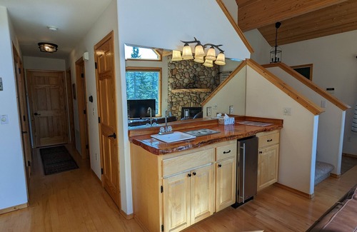 Ronald Cabin | Secluded Haven: Cabin w/beautiful mountain & lake views, hot tub & game room n