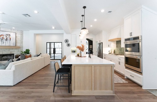 Austin House | Secluded Hill Country Luxury: Modern Vibes, Pool & 18 Miles to Austin
