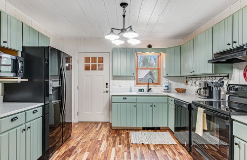 Oxford House | Secluded home near the lake with huge sunroom, firepit, gas grill, & private W/D