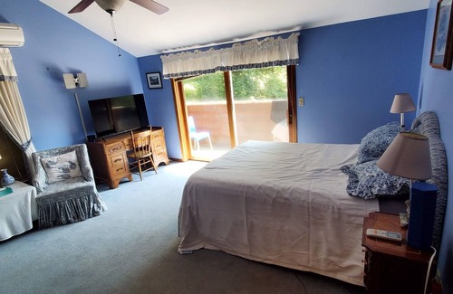 Tannersville House | Secluded Home Sleeps 20, Private Pool / Saunas