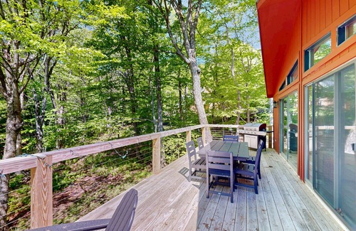 Wilmington House | Secluded home with deck, hot tub, fireplace, woodstove, & foosball table