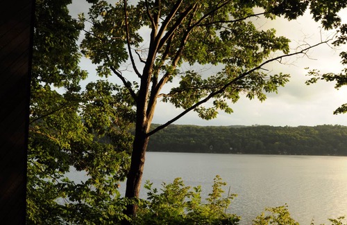 Skaneateles House | Secluded house on Skaneateles Lake with long lakefront