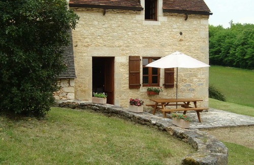 Borreze Cottage | Secluded House with Terrace, Close to Sarlat, Pool Access, Pet-Friendly, Baby Gear Included
