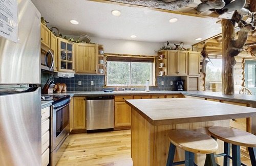New Meadows House | Secluded hunting lodge with amazing mounted collection, deck & firepit - dogs OK