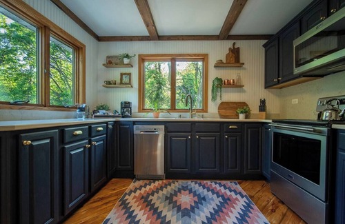 Twin Lakes Cabin | Secluded in the Woods, Hot Tub