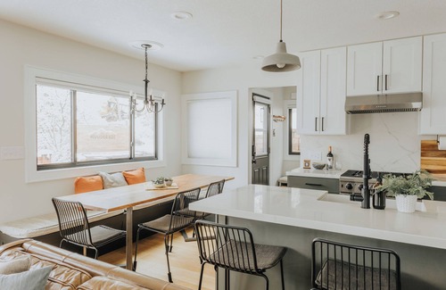 Cascade-Chipita Park House | Secluded Luxury Cabin w/Hot Tub, Hiking & Hammocks