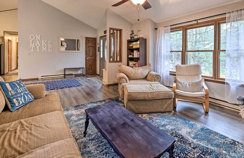 Greentown Cottage | Secluded Lake Ariel Hideaway w/ Deck & Pool Access