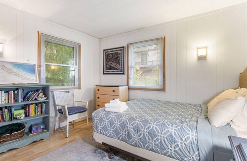 South Haven Cottage | Secluded Lake Michigan Retreat Stunning Sunsets, Beach Access