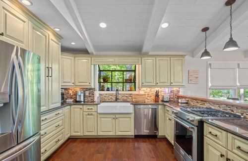 Lake Oconee House | Secluded Lake Oconee 4 Bed/4 BA lakefront home w/Private dock, 10 Min to Publix
