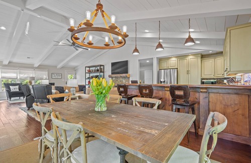 Lake Oconee House | Secluded Lake Oconee 4 Bed/4 BA lakefront home w/Private dock, 10 Min to Publix
