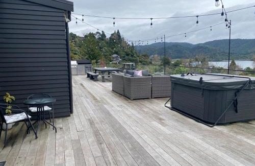 Lake Okareka Apartment | Secluded Lake Ōkāreka Studio Views, Spa, Deck in Rotorua