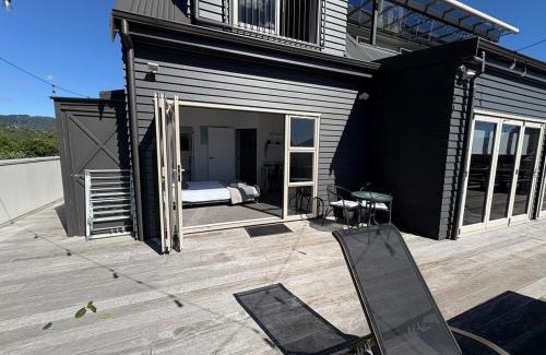 Lake Okareka Apartment | Secluded Lake Ōkāreka Studio Views, Spa, Deck in Rotorua