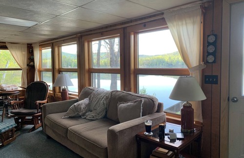 South Oxford House | Secluded Lakefront 3-bedroom house in Albany, Maine