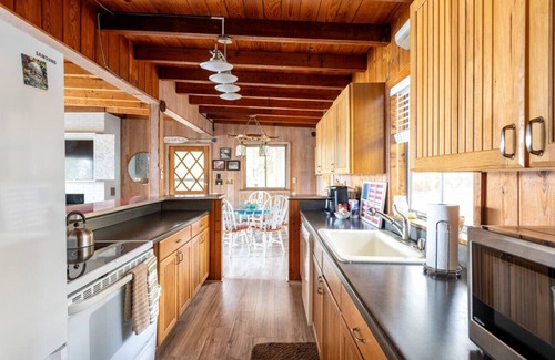Mount Juliet Apartment | Secluded Lakefront Retreat 30 min to DT Nashville