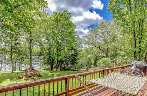 Presque Isle House | Secluded Lakefront House w/ 21-Foot Seasonal Pontoon Boat, Dock, & Free WiFi