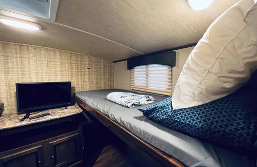 Bridgeport House | Secluded Lakeside RV Experience