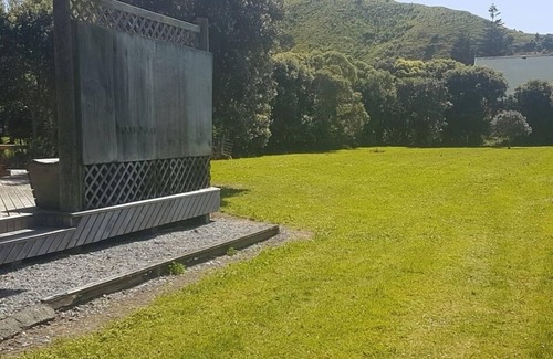 Mahia House | Secluded Large Family Home and Section
