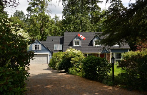 West Vancouver House | Secluded location on a cul de sac & creek, near amenities, mountains & beach.