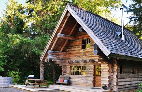 Cedarvale Cabin | Secluded Log Cabin with Hot Tub in Skeena River Valley, British Columbia, Canada