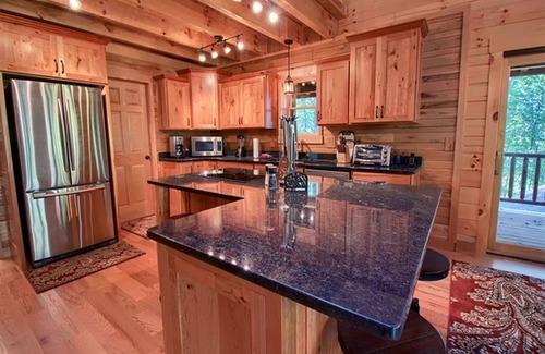 Logan Cabin | Secluded Luxury Cabin Rental for Eight Guests near Ash Cave, Ohio