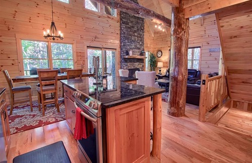 Logan Cabin | Secluded Luxury Cabin Rental for Eight Guests near Ash Cave, Ohio