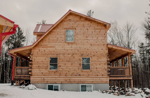 Hamilton Township Cabin | Secluded Luxury Cabin with Hot Tub, 10 mins from Cobourg Beach