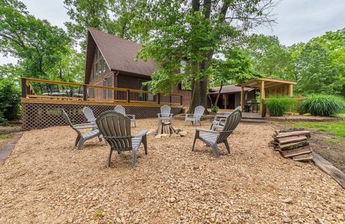 Theodosia House | Secluded Luxury Retreat | Hot Tub, Lake Access, 37 Acres