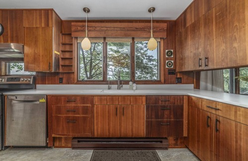 Lexington House | Secluded Mid-Century Retreat w/mtn views, near WLU, VMI