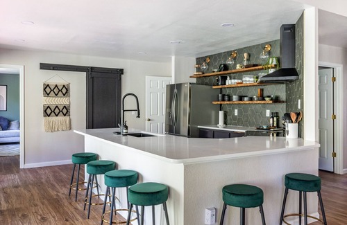 Bella Vista House | Secluded Mod Lodge - On Trail Near Waterfall - 2 King Suites!