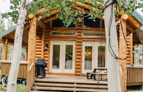 Duck Creek Village Cabin | Secluded Modern Cabin with Hot Tub