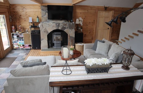 Roscoe Cabin | Secluded modern log cabin with picturesque private water fall on 12 acres!