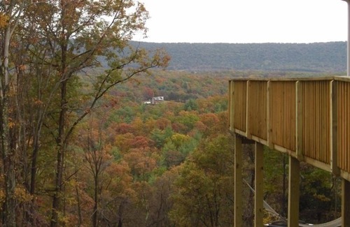 Berkeley Springs Ski Chalet | Secluded,Mountain View, House, Hot tub, Wifi, King beds, Near Cacapon State Park