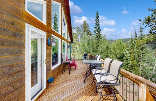 Alma House | Secluded Mountain Cabin w/Hot Tub, Fireplace & Stargazing Deck near Breck