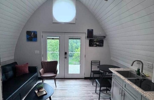 Bakersville House | Secluded, mountain- hot tub, firepit Ocean Blue