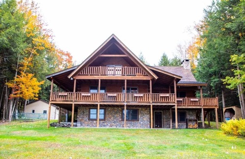 Roscoe House | Secluded Mountain Lodge w/ Expansive Lawn & Semi-Private Lake
