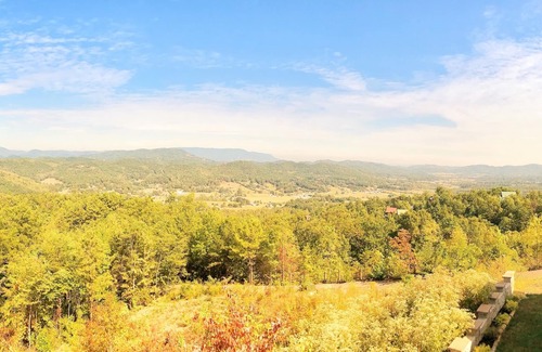 Wears Valley Cabin | Secluded Mountain Oasis-Private Pool-Kids Fantasy Kids Theme Rooms