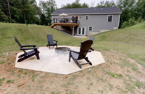 Sunderland House | Secluded mountain retreat with fast WiFi, central AC, washer/dryer, & a firepit