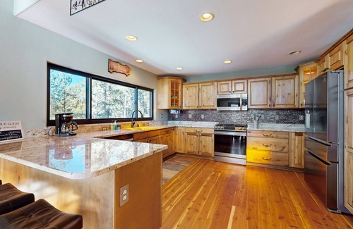 Florissant House | Secluded mountain-view home with private hot tub, fireplace, & chef's kitchen